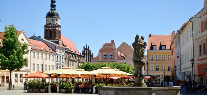 Cottbus: Marktbrunnen am Altmarkt und St.Nikolai 